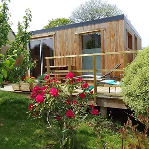 https://adorable-cottage-perrosien-dans-jardin-arbore.inbrittany.com