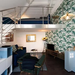 https://maison-triplex-jj-ecrin-verdoyant-au-coeur-de-lyon.hotels-rhonealpes.com